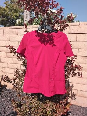 Cherokee Infinity Women's RED Short-Sleeve Scrub Top Medium